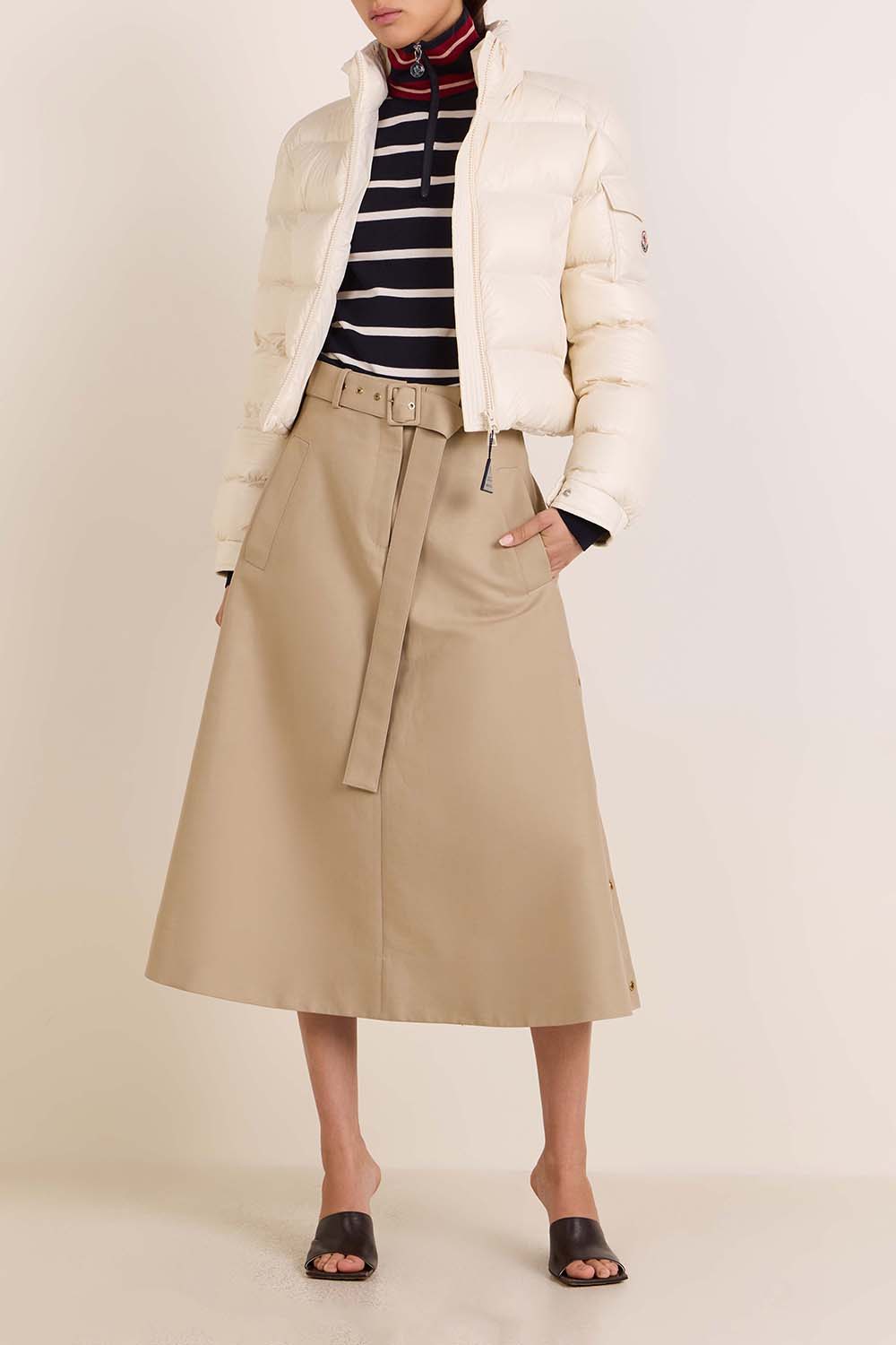 תמונת כל הלוק של מעיל פוך פטרה